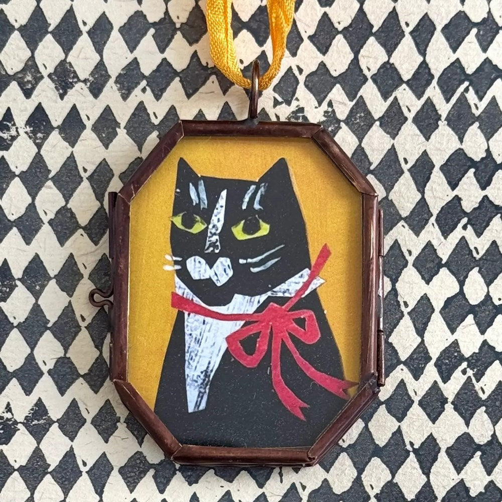 Small Locket - Tuxedo Kitty